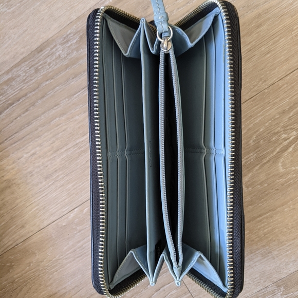 Coach Signature Wallet - Picture 3 of 3